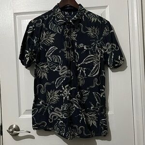 Roark - Tarantula/ Snake Short Sleeve Button Down (Like New)